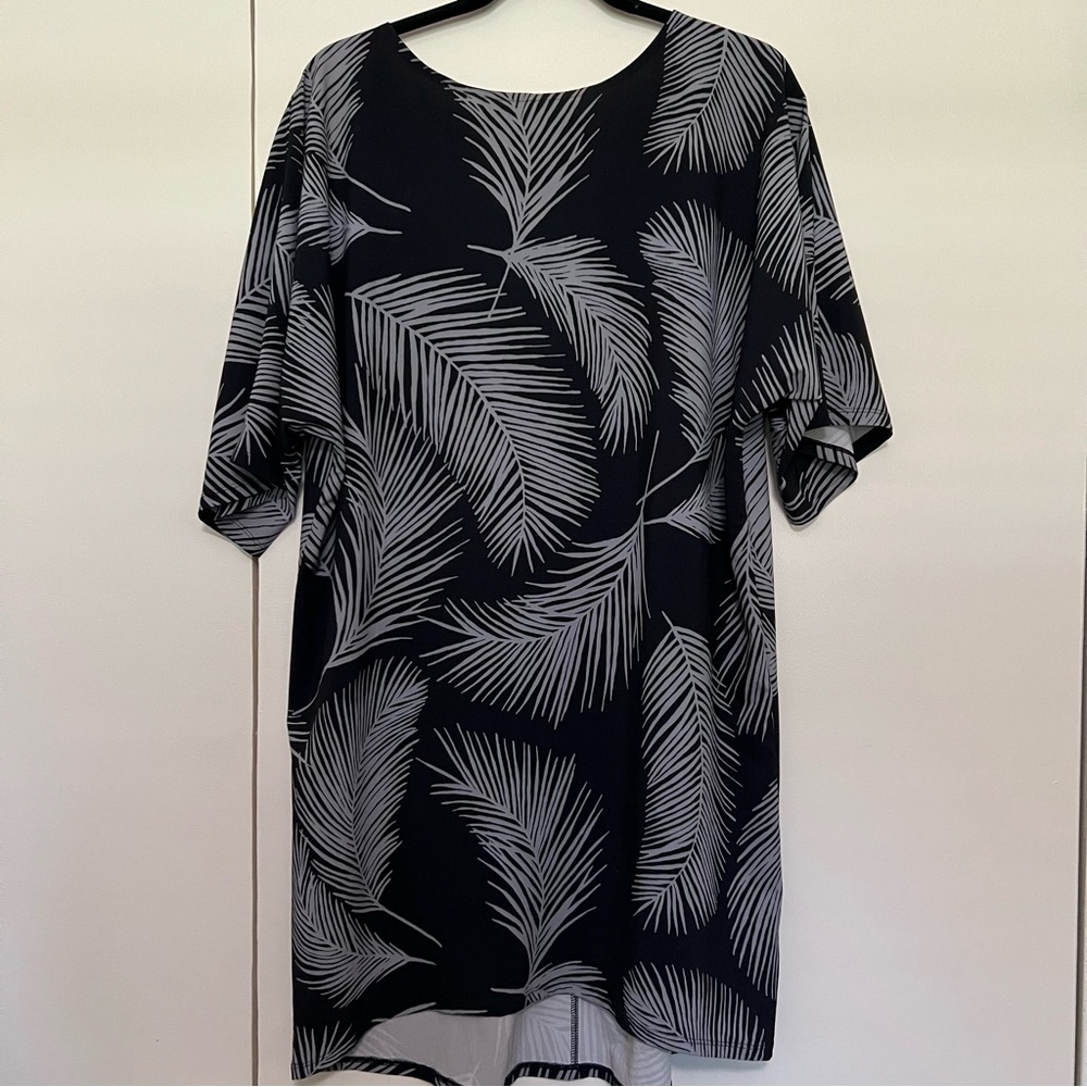 Lucy Palm Leaf Print Black Tunic‎ Dress - Size Medium